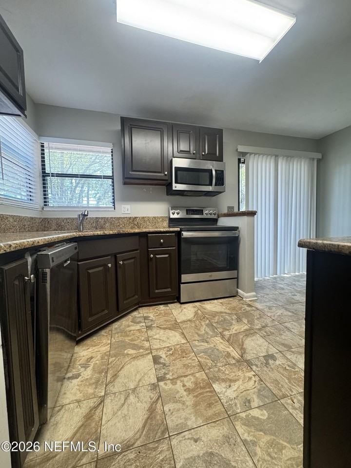 8343 Westover Ct - Photo 7 of 22