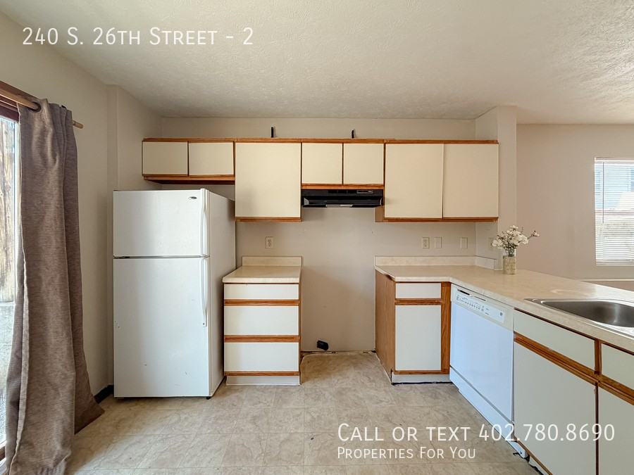240 S 26th St #2 - Photo 6 of 25