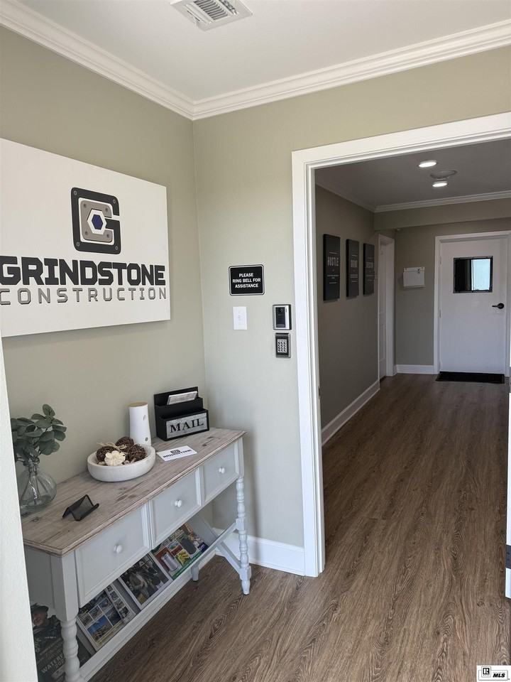 2501 Newcombe St - Photo 3 of 31