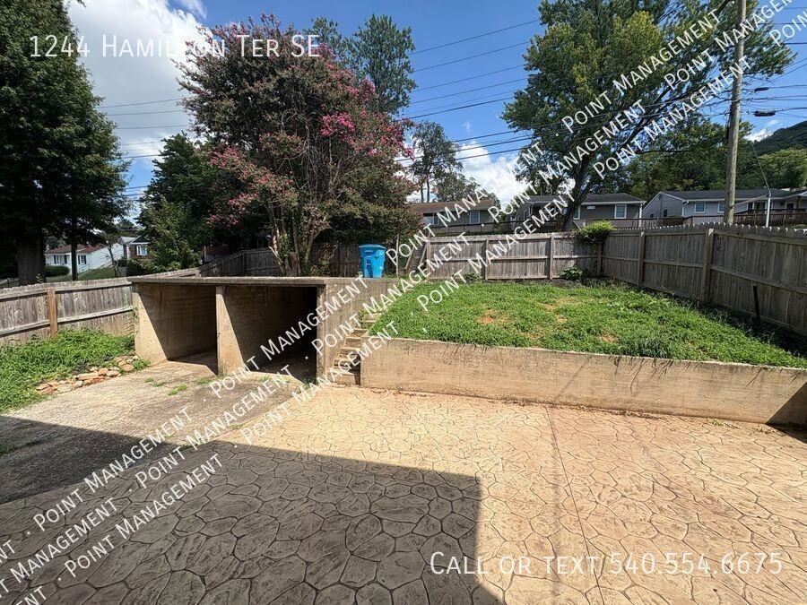 1244 Hamilton Ter Se - Photo 3 of 16