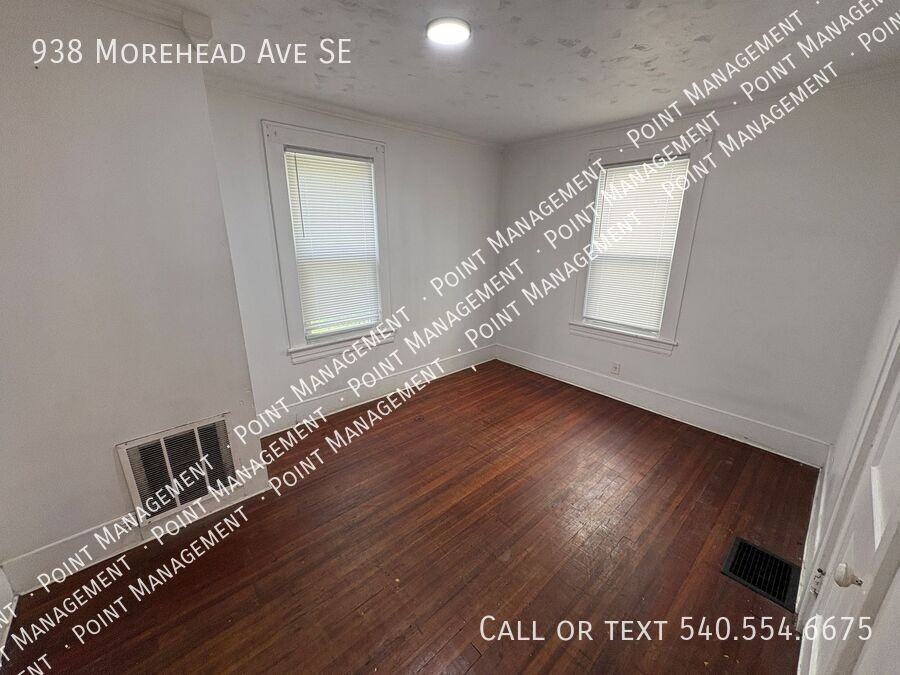 938 Morehead Ave Se - Photo 3 of 9