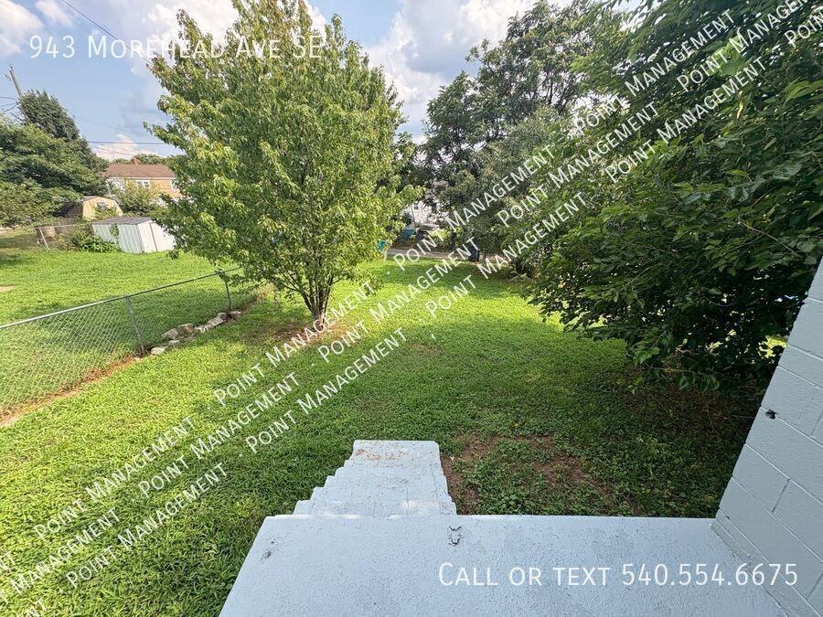 943 Morehead Ave Se - Photo 3 of 12