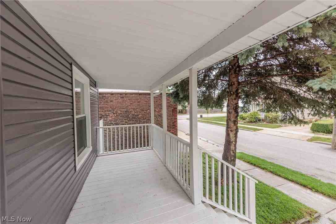 1558 Winchester Ave - Photo 5 of 44