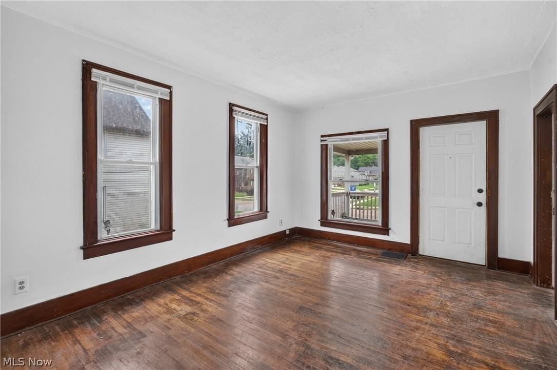 517 Brown St - Photo 7 of 37
