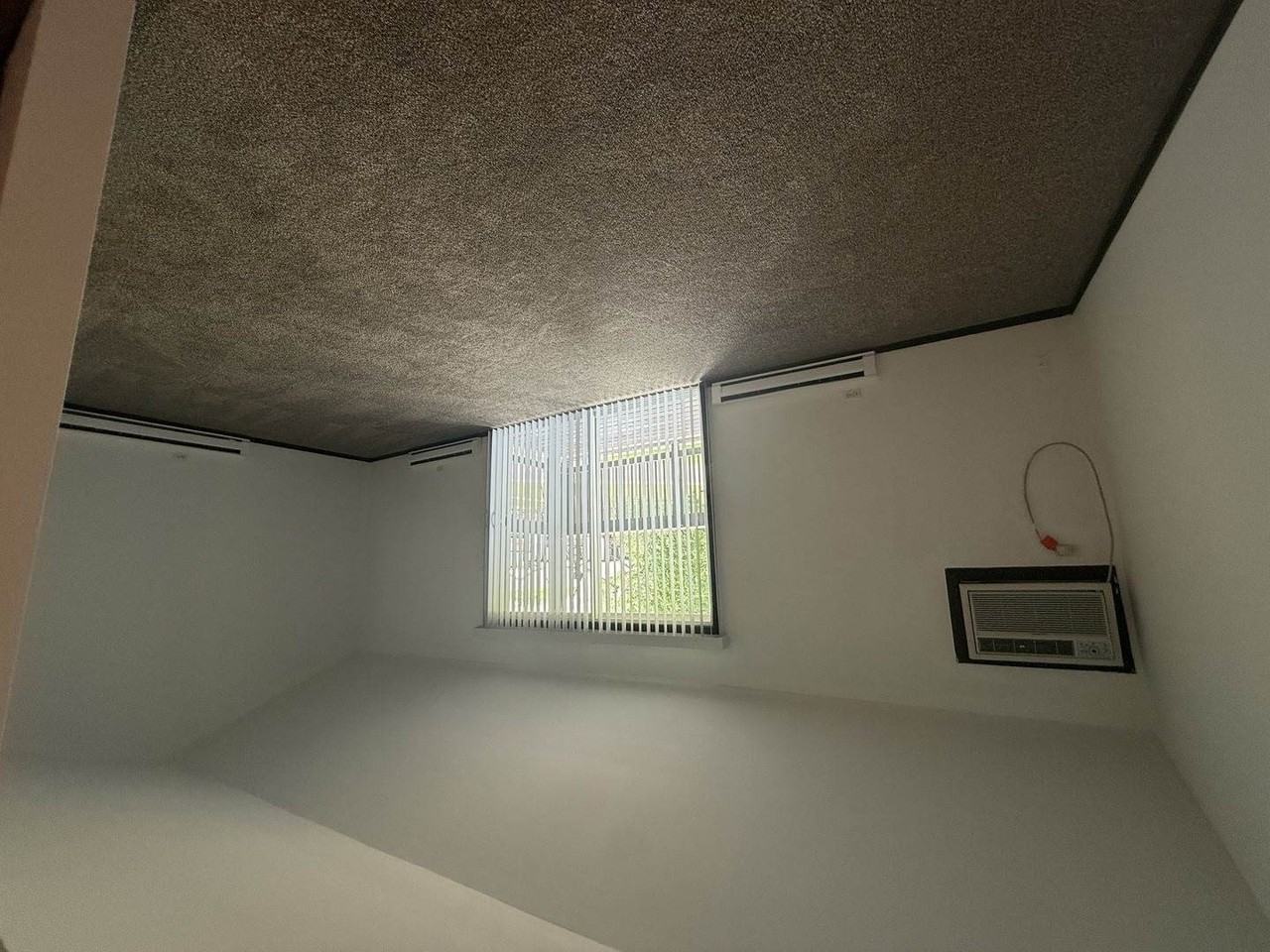 1023 Shagbark Ct - Photo 4 of 6