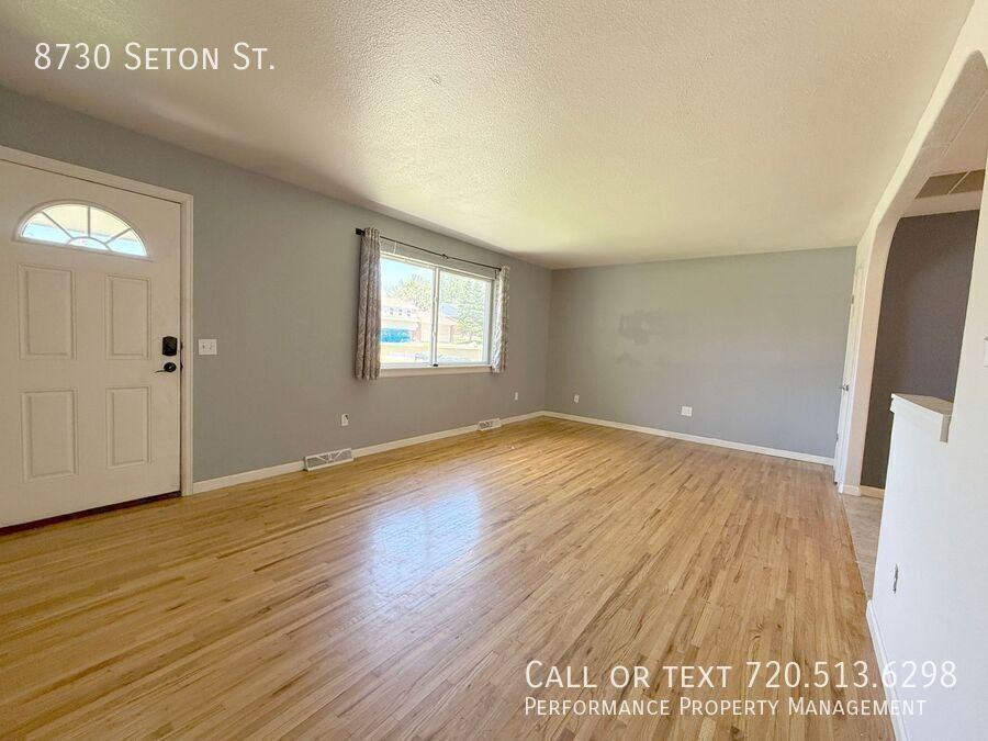 8730 Seton St - Photo 4 of 31