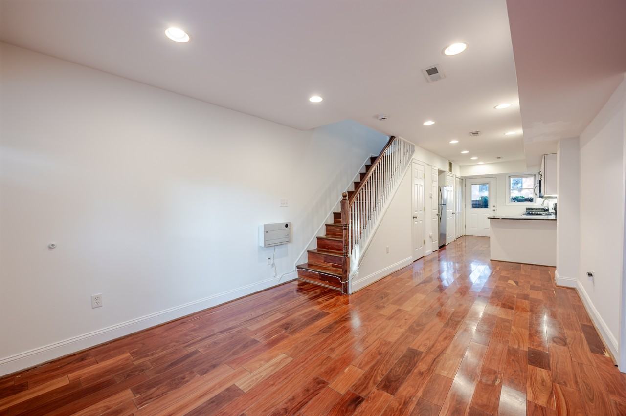 708 19th St Ne - Photo 4 of 34