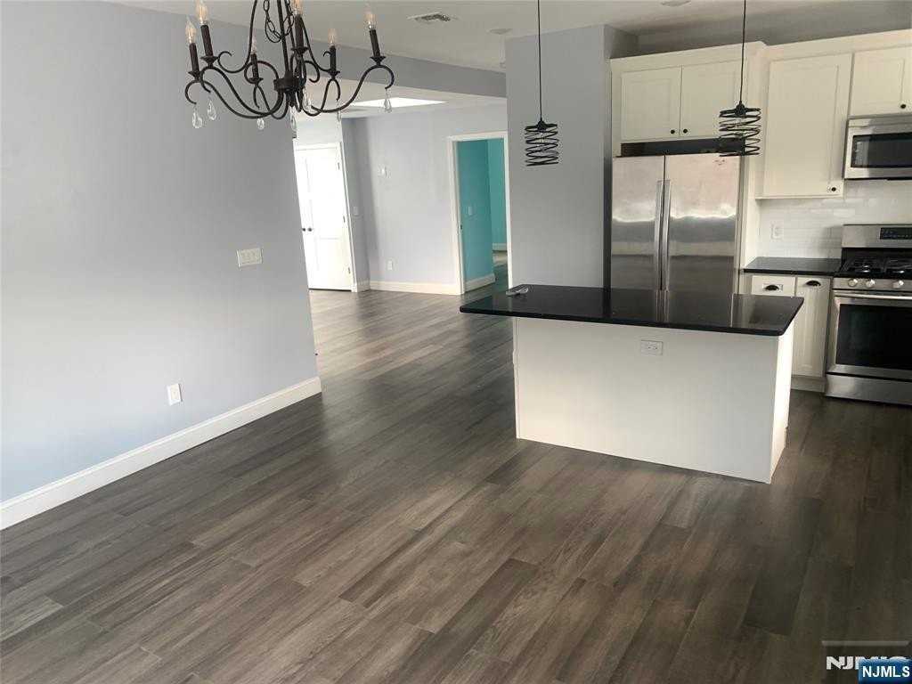 60 Garibaldi Ave #2 - Photo 7 of 18