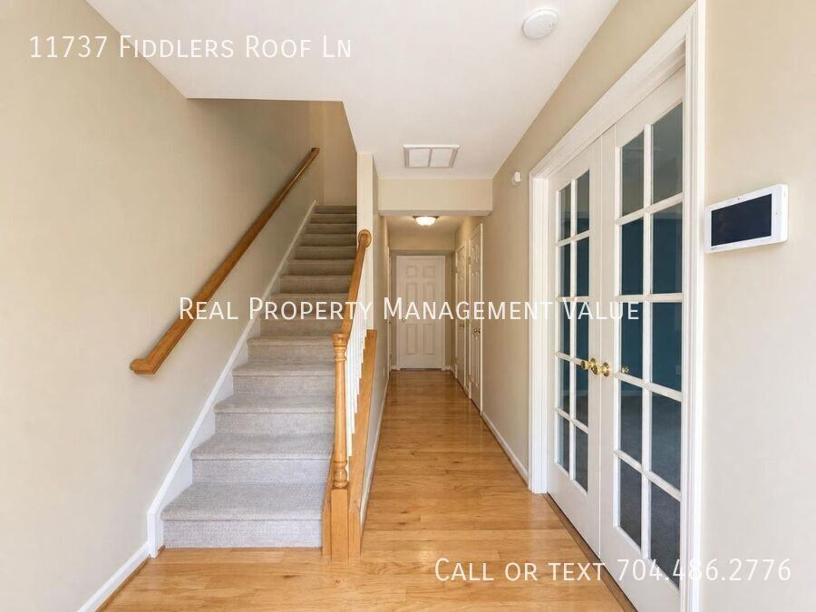 11737 Fiddlers Roof Ln - Photo 2 of 28