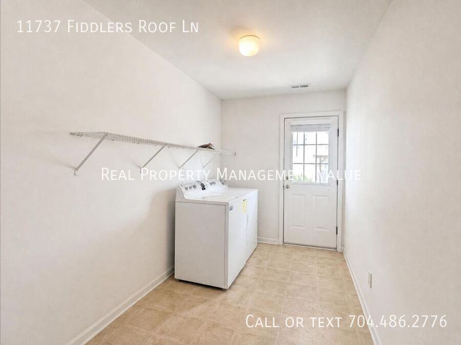 11737 Fiddlers Roof Ln - Photo 7 of 28