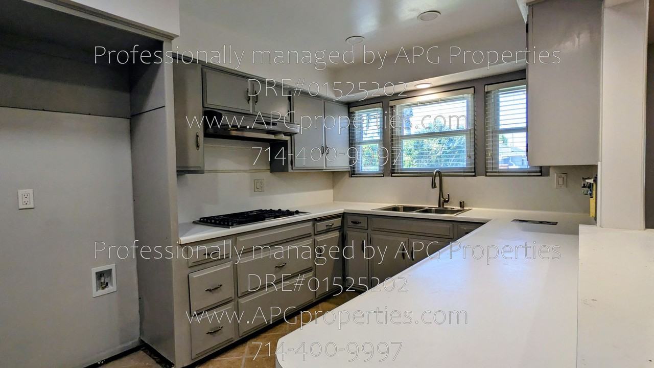 11151 Chadsey Dr - Photo 4 of 41