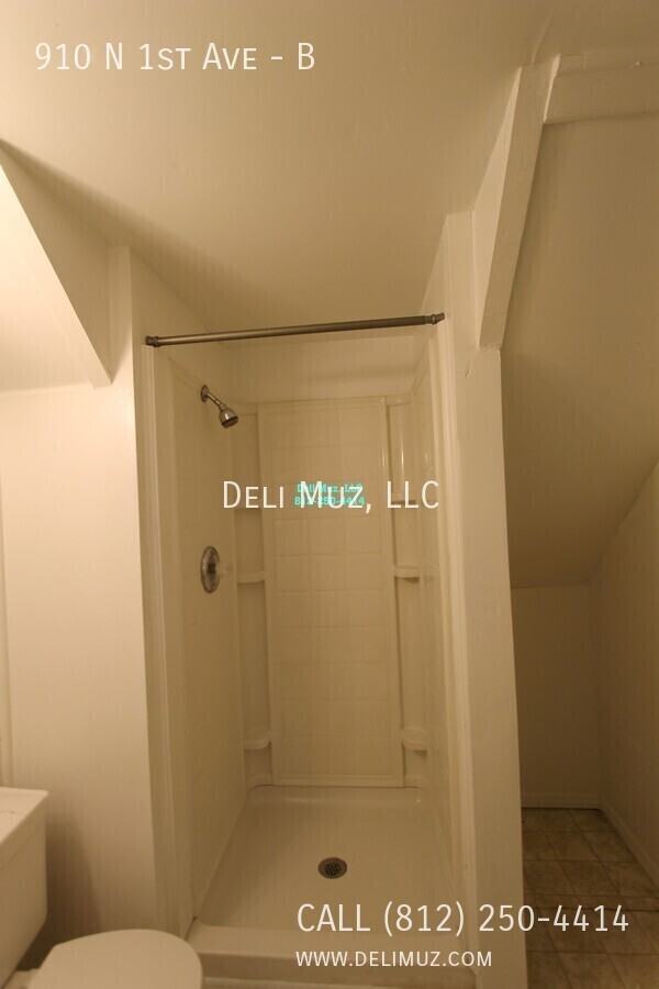 910 N 1st Ave #B - Photo 2 of 22