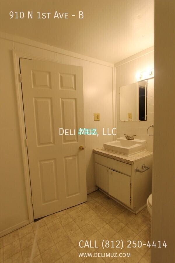 910 N 1st Ave #B - Photo 3 of 22