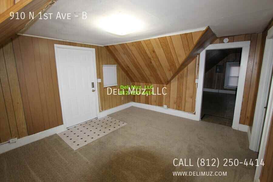 910 N 1st Ave #B - Photo 4 of 22
