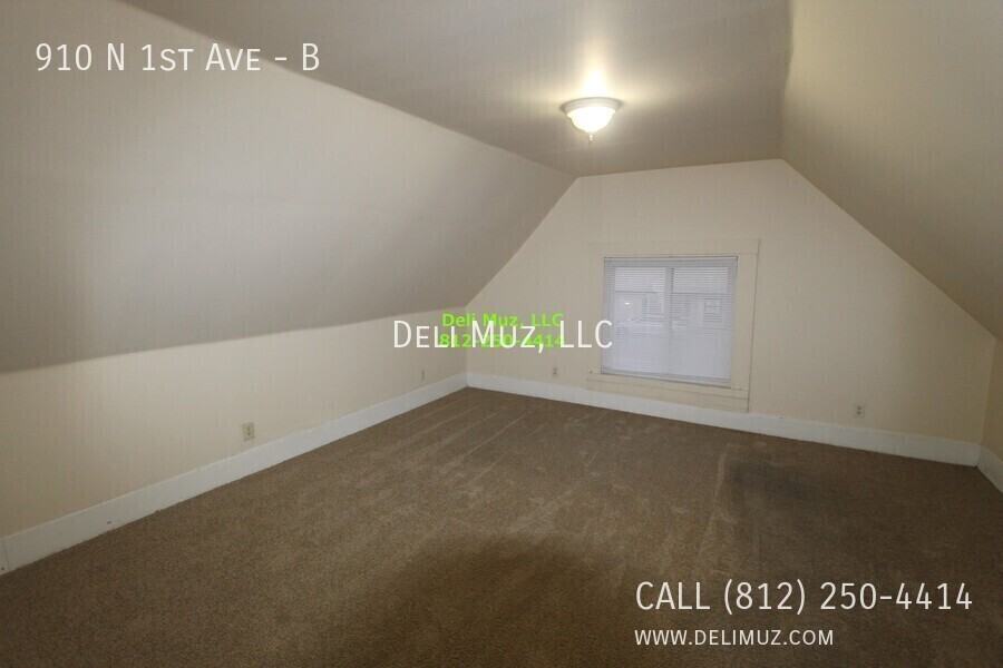 910 N 1st Ave #B - Photo 5 of 22