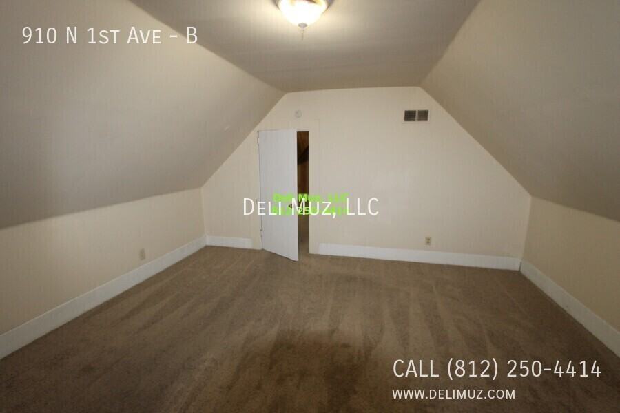 910 N 1st Ave #B - Photo 6 of 22