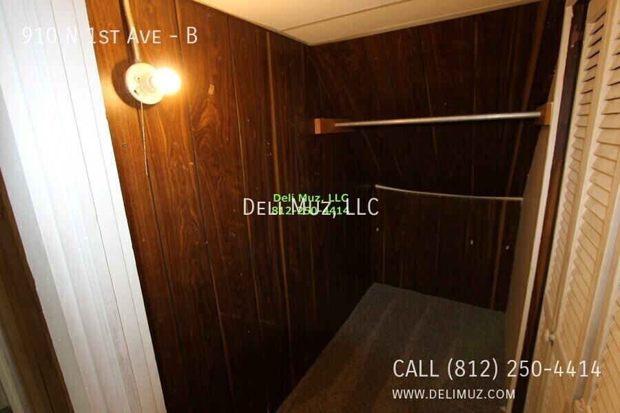 910 N 1st Ave #B - Photo 7 of 22