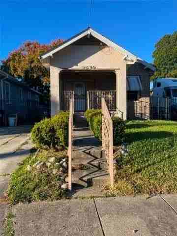 2523 Jasmine St - Photo 3 of 19