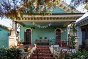 featured image of 723 Louisa St