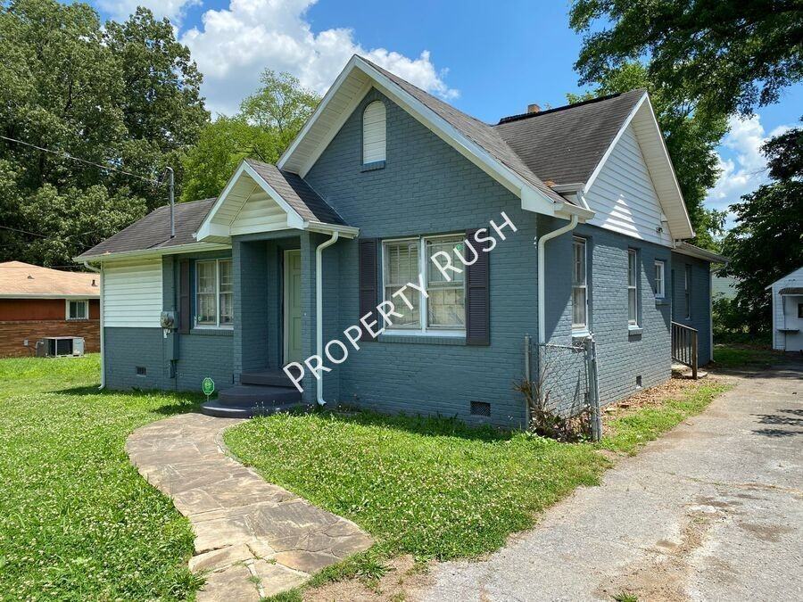 112 N Lovell Ave - Photo 4 of 29