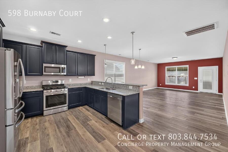 598 Burnaby Ct - Photo 7 of 29