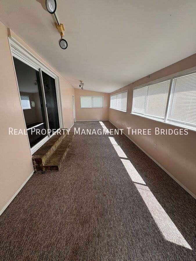 90 Canisius Ln - Photo 3 of 25