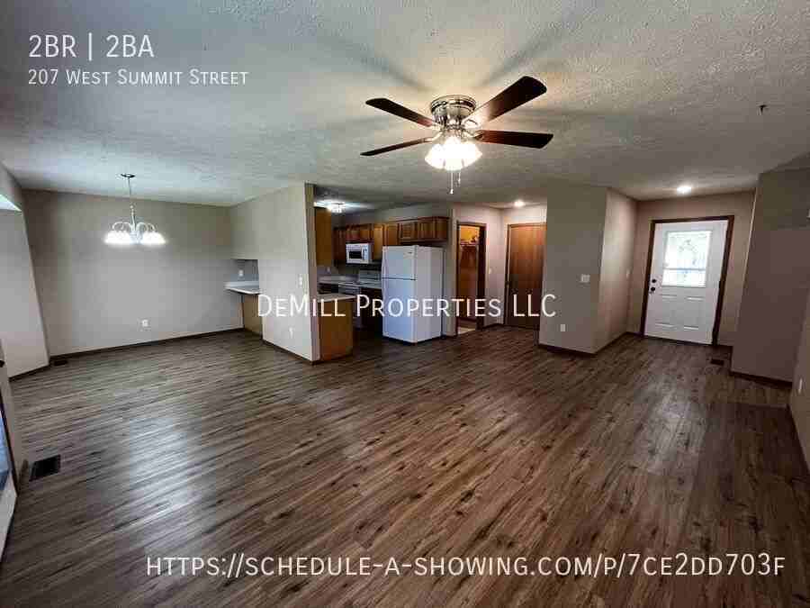 207 W Summit St - Photo 3 of 25