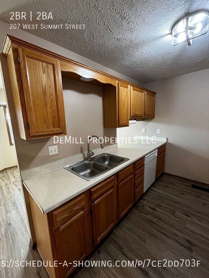 207 W Summit St - Photo 6 of 25