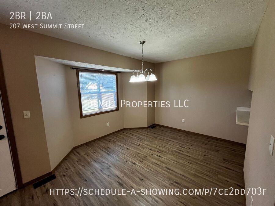 207 W Summit St - Photo 7 of 25