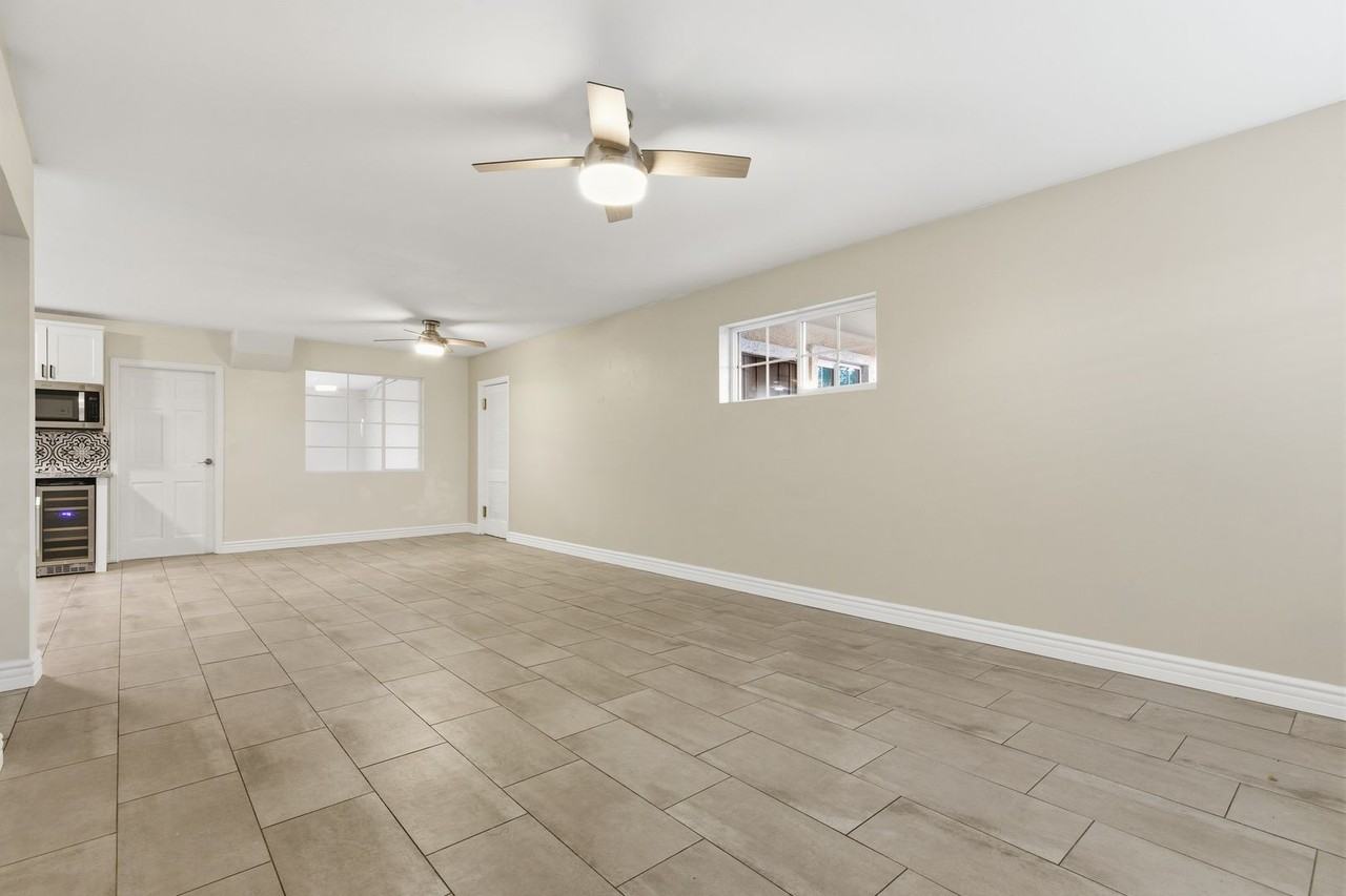 1901 N 48th Pl - Photo 4 of 27