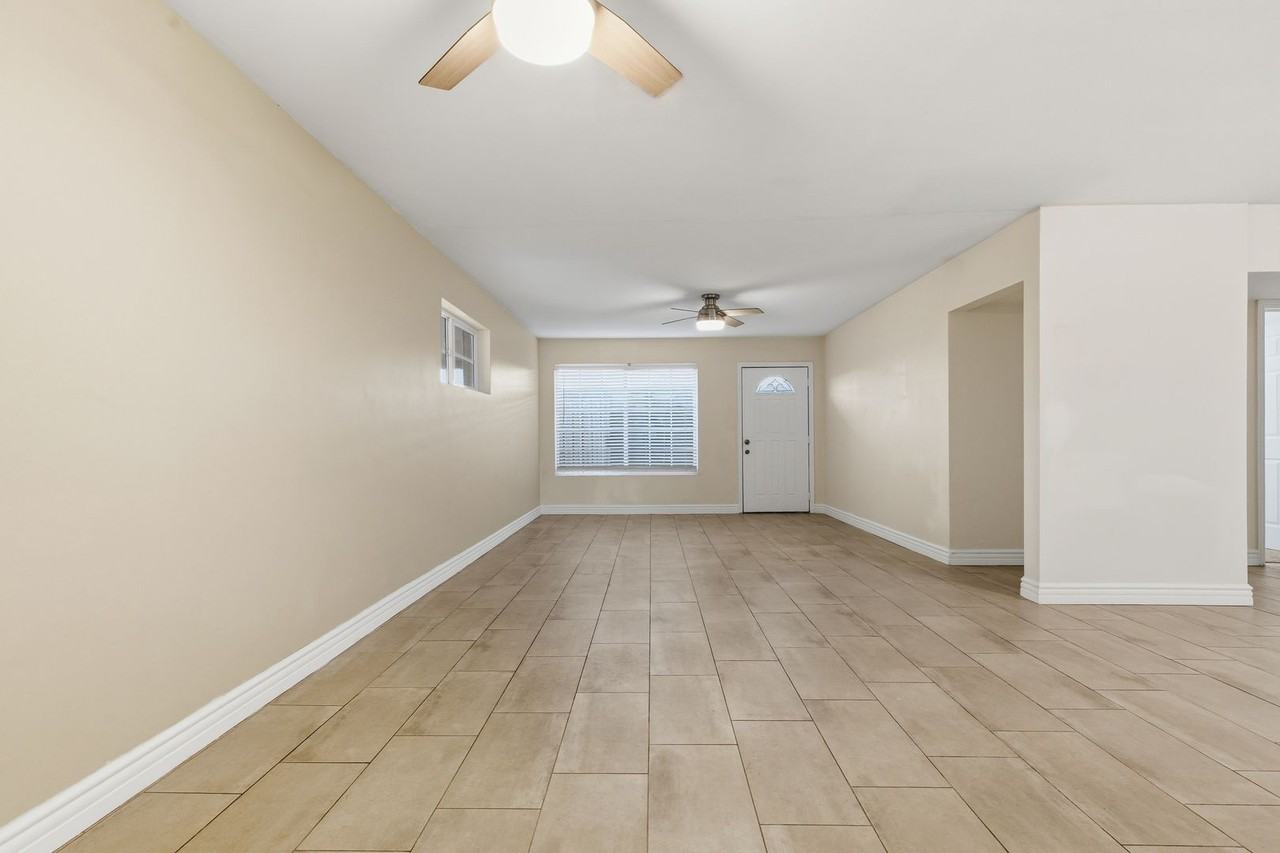 1901 N 48th Pl - Photo 5 of 27