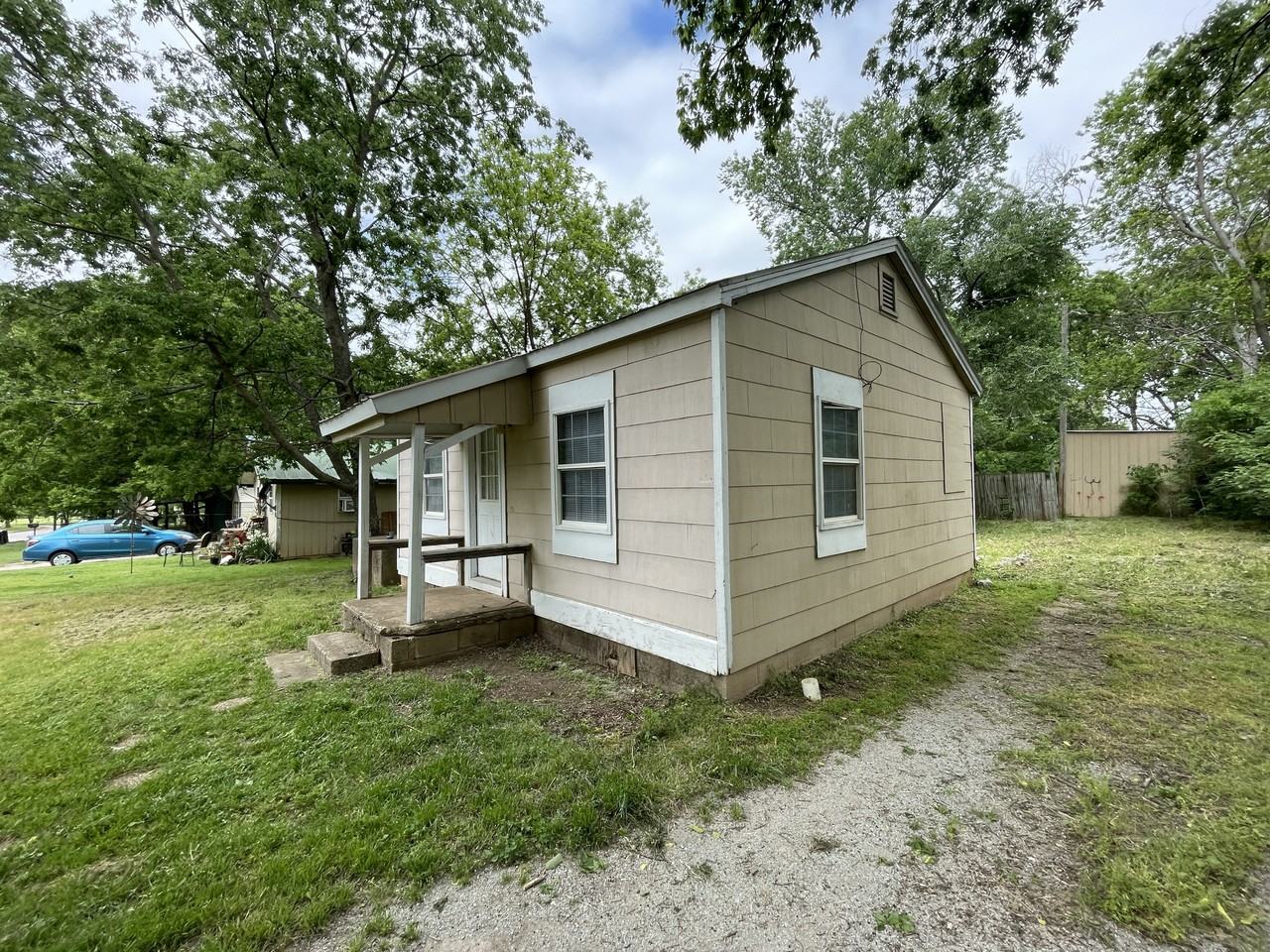 914 E Tahlequah Ave #1 - Photo 3 of 13