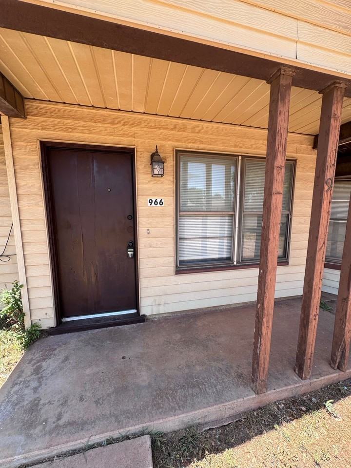 966 N La Salle Dr - Photo 2 of 31