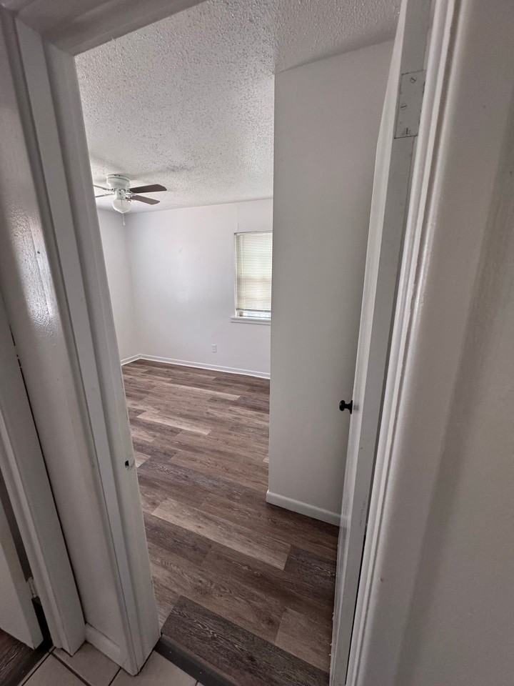 966 N La Salle Dr - Photo 6 of 31