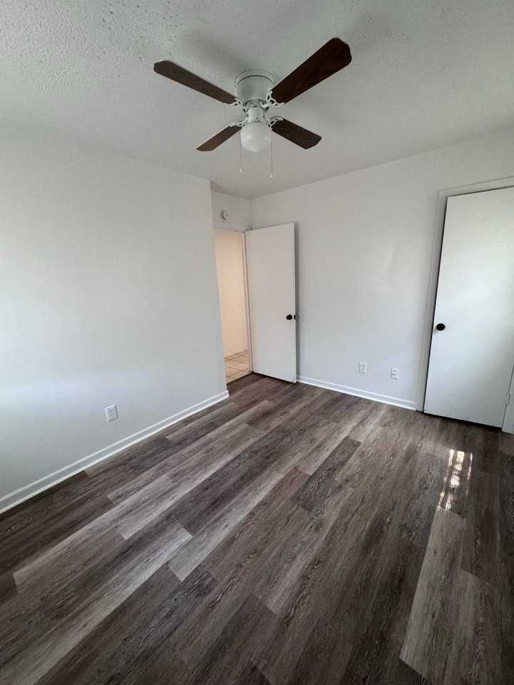 966 N La Salle Dr - Photo 7 of 31