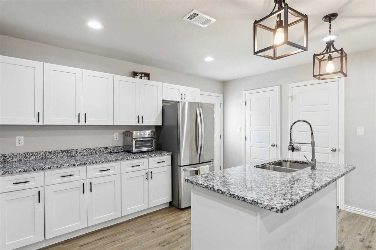 5816 Grayson St - Photo 4 of 10