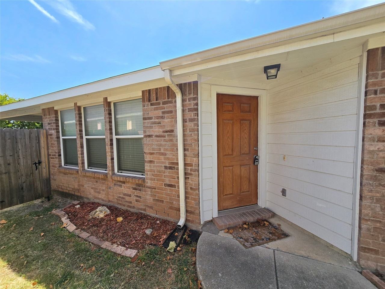 8928 Sunny Hollow Dr - Photo 6 of 37
