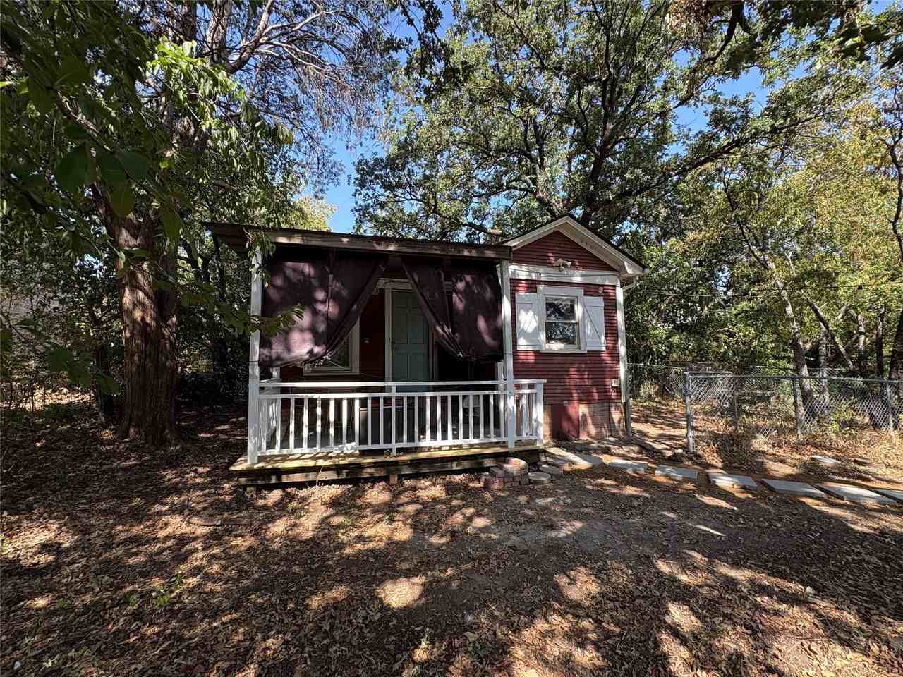 521 Pearl St - Photo 2 of 6