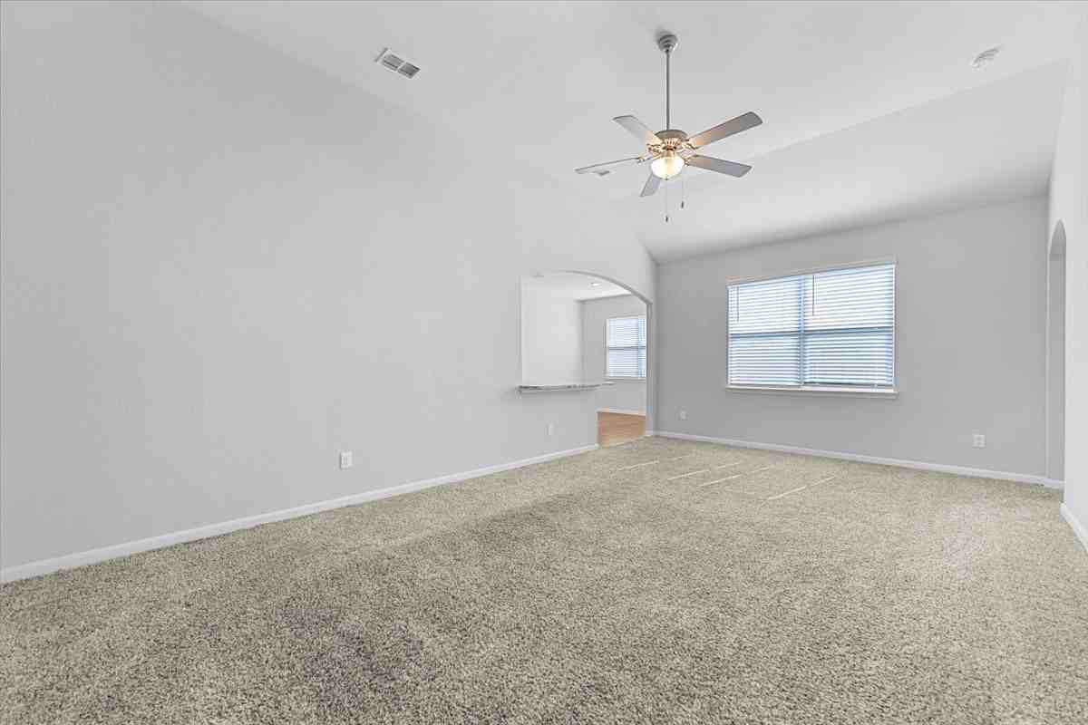 2112 Erlinda Dr - Photo 3 of 39