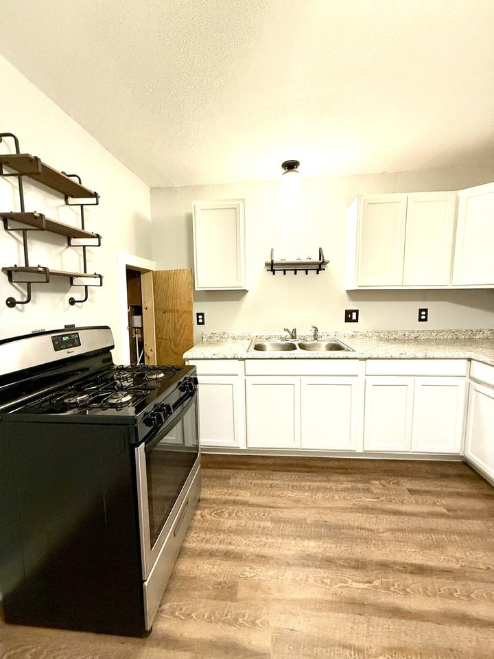 1001 Bailey St Se #1 - Photo 2 of 16