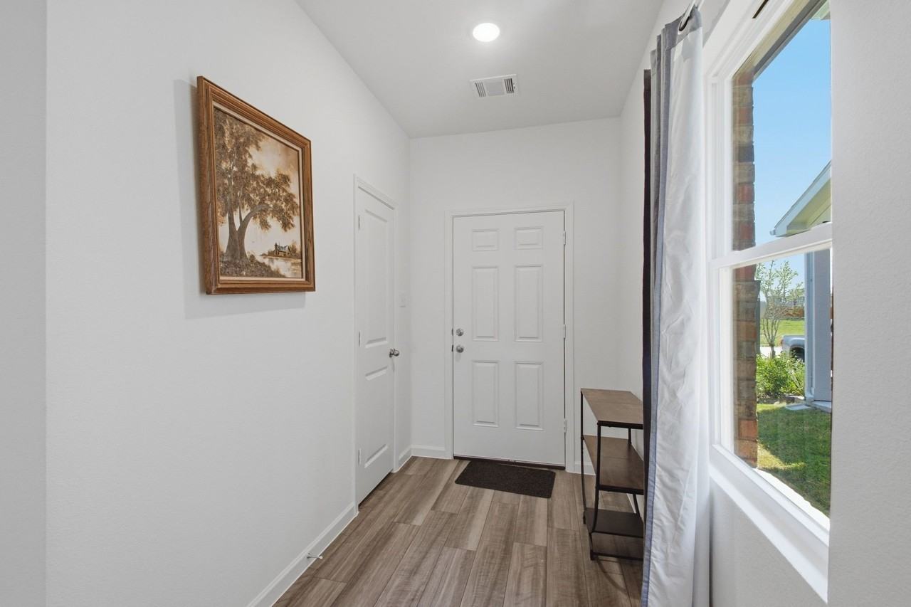 2314 Winthrop Ave - Photo 4 of 30