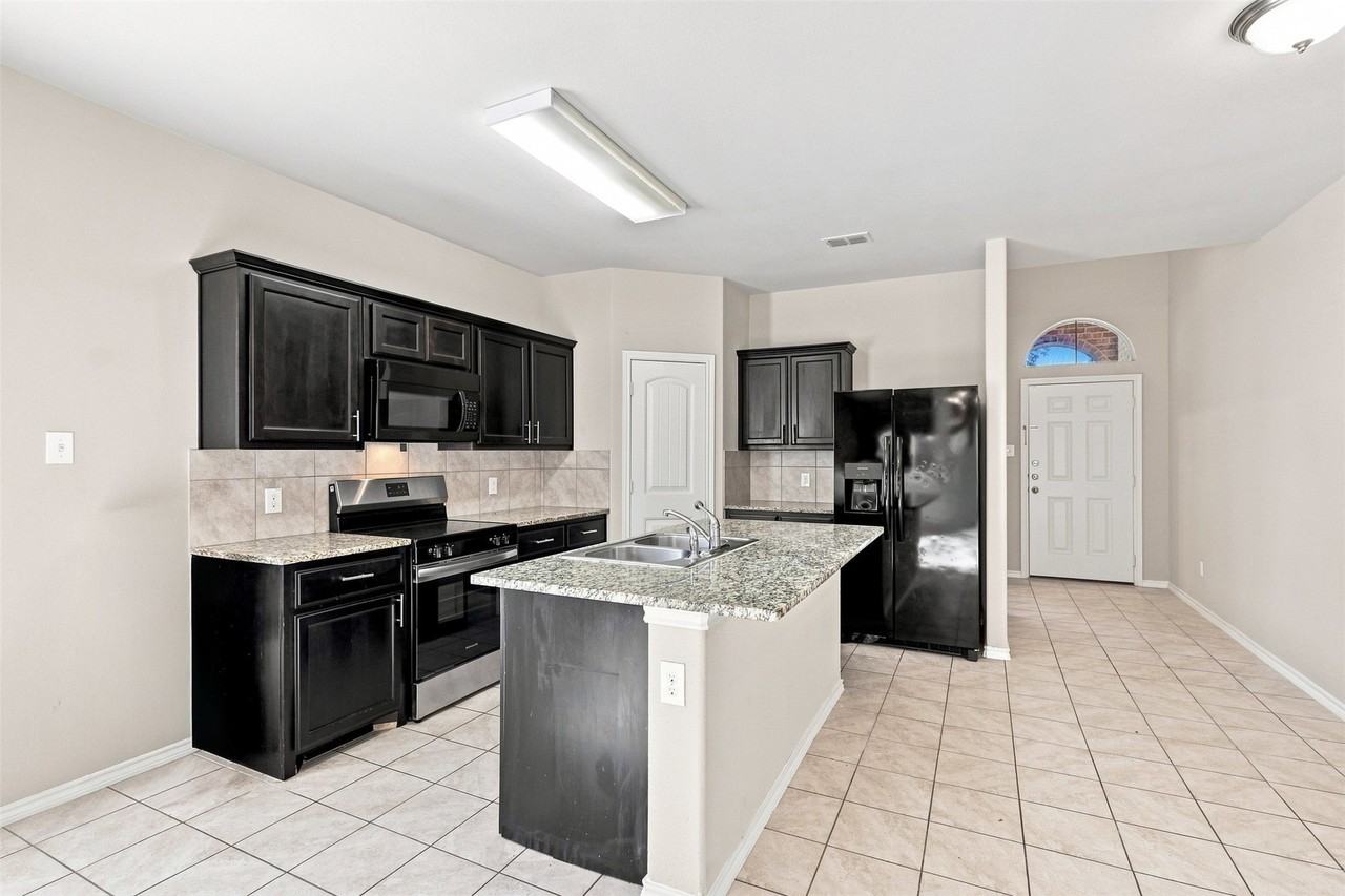 612 River Rock Dr - Photo 3 of 34