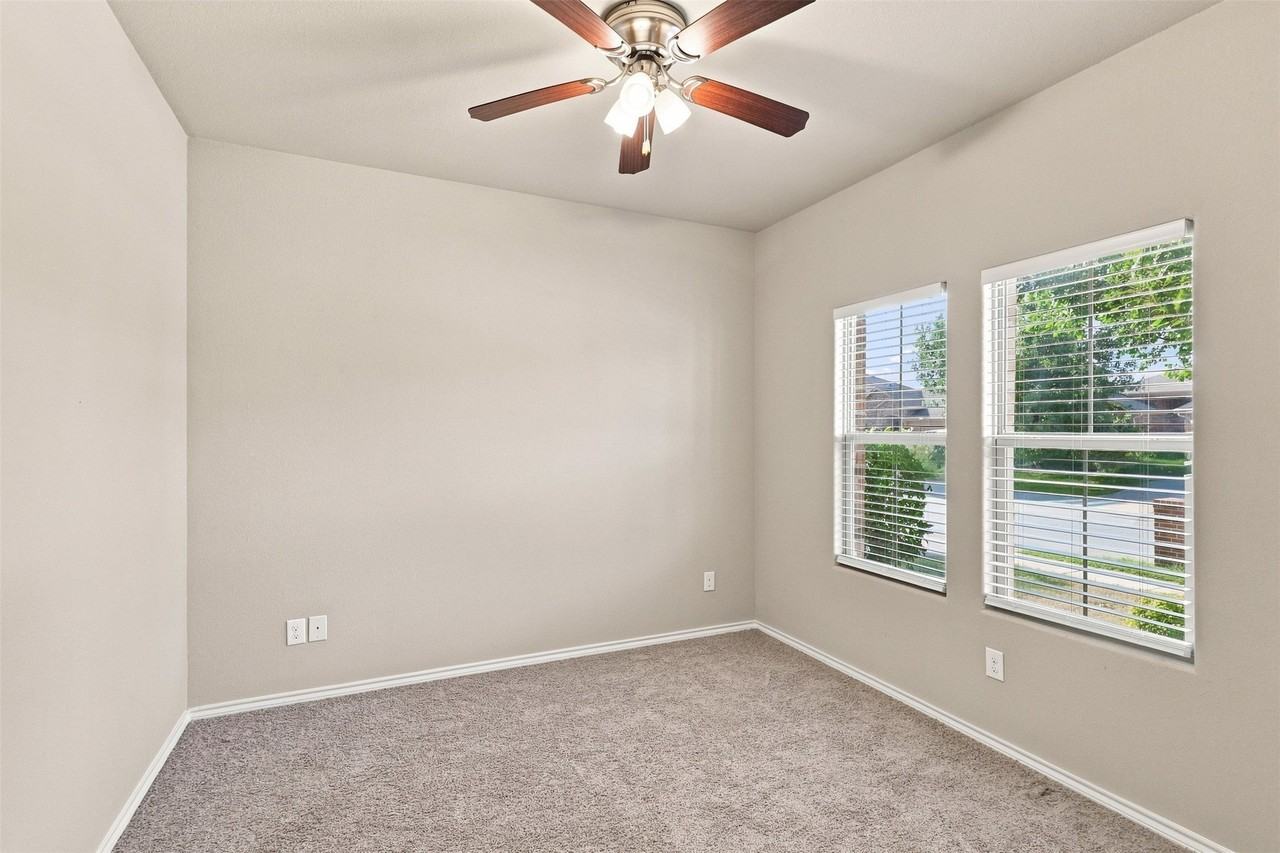 612 River Rock Dr - Photo 4 of 34