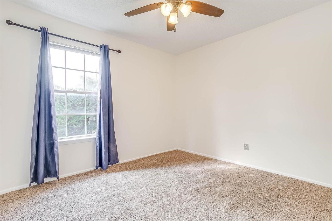 828 Lynne Ln - Photo 4 of 21