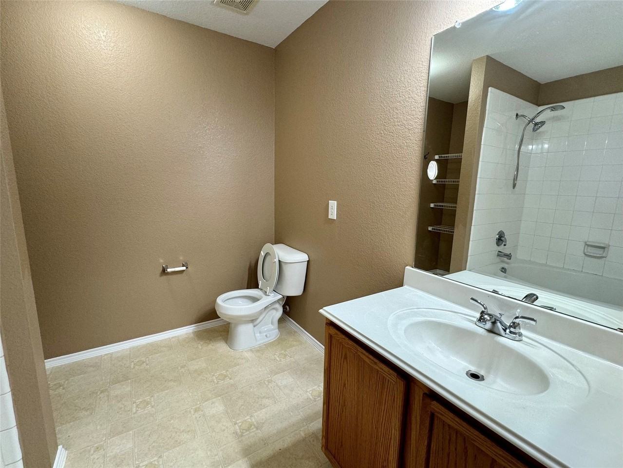 1713 Elm St - Photo 5 of 13