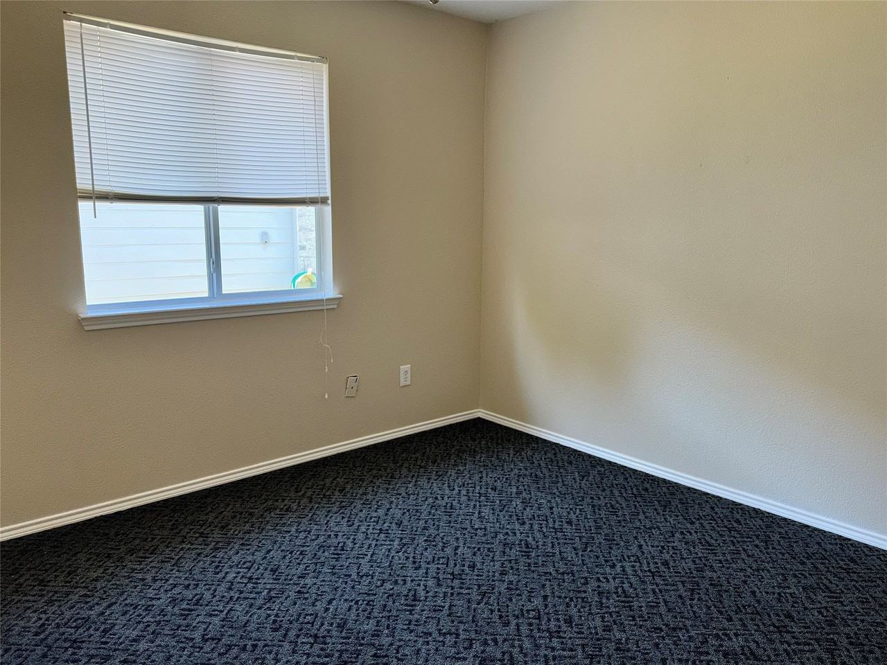 1713 Elm St - Photo 7 of 13