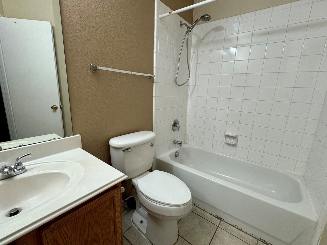 1713 Elm St - Photo 5 of 11