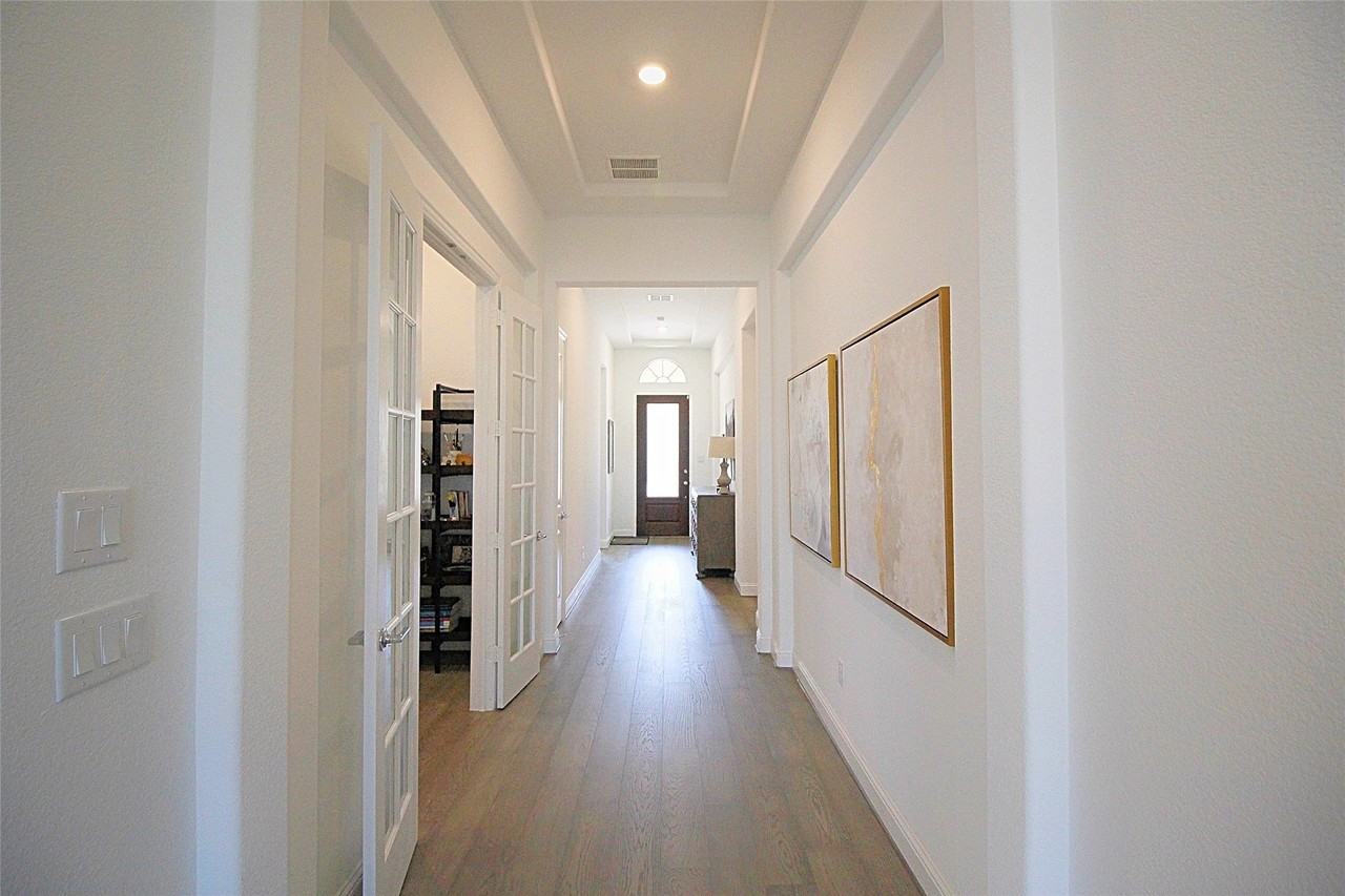 606 Artesian Dr - Photo 2 of 24