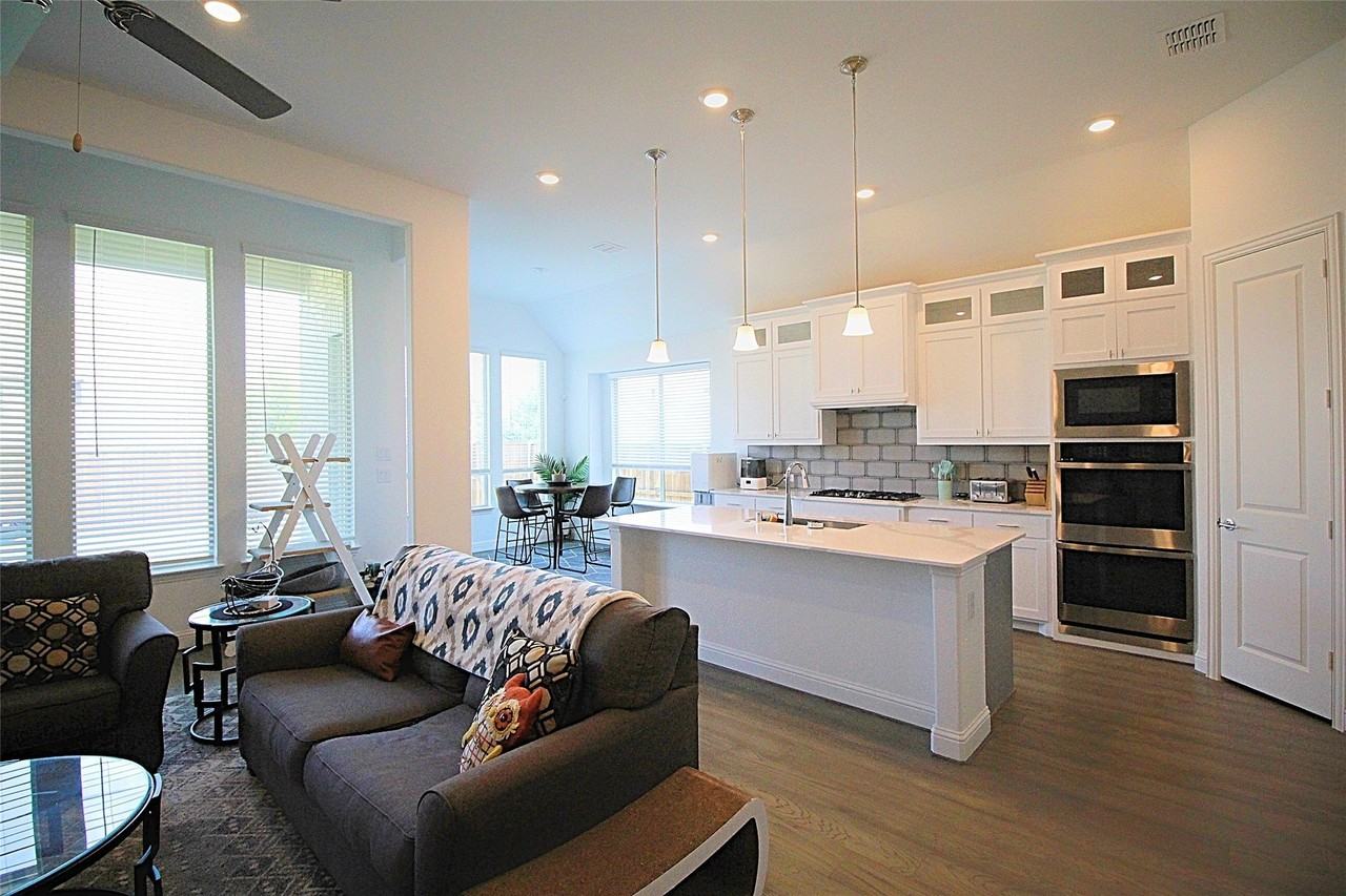 606 Artesian Dr - Photo 4 of 24