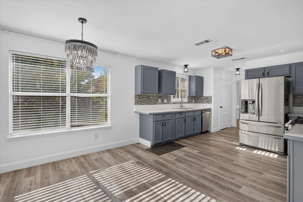 2112 Aster Trl - Photo 3 of 14